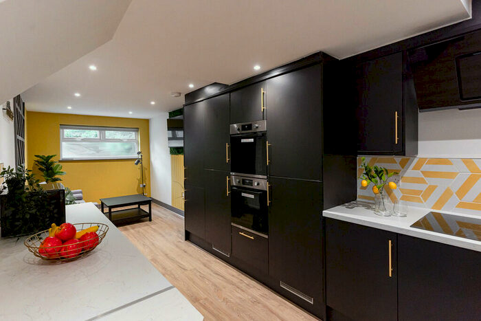 6 Bedroom End Of Terrace House To Rent In Thurmond Crescent, Winchester, SO22