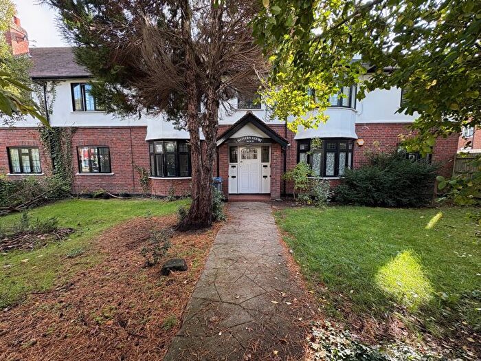 2 Bedroom Property To Rent In Hook Road, Surbiton, KT6