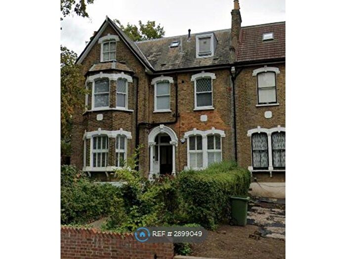3 Bedroom Flat To Rent In Wickham Road, London, SE4