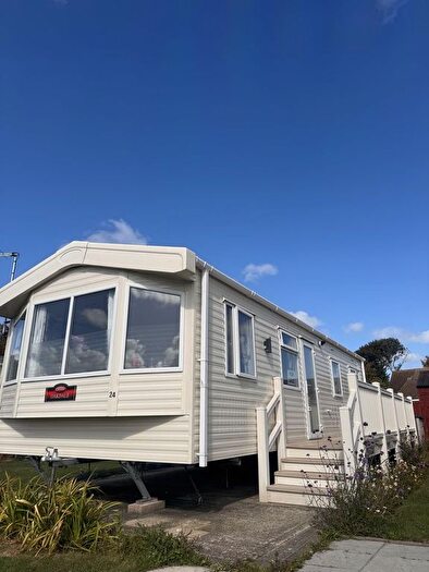 2 Bedroom Mobile/park Home For Sale In Faversham Road, Seasalter, Whitstable, CT5