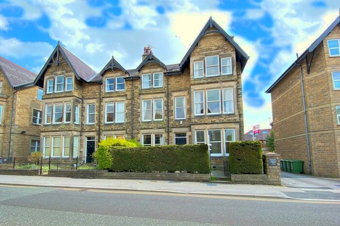 2 Bedroom Apartment To Rent In East Parade, Harrogate, HG1
