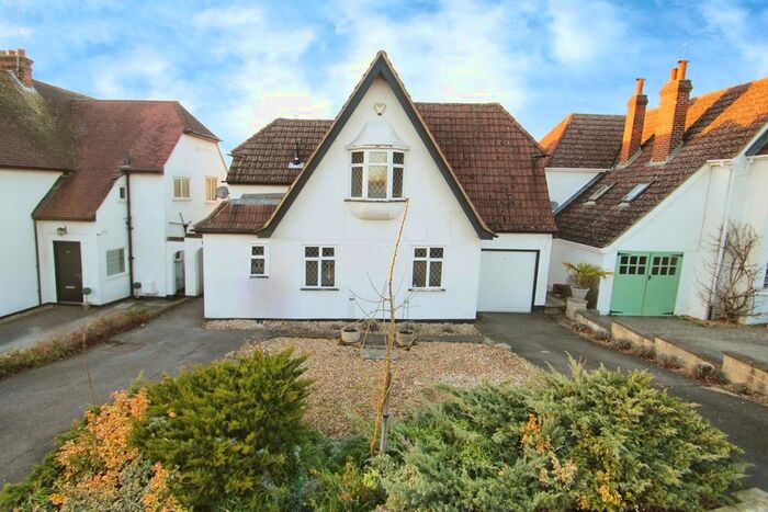 3 Bedroom Detached House To Rent In Syke Ings, Richings Park, SL0