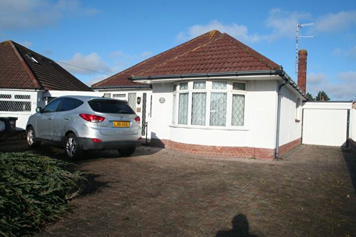 2 Bedroom Detached Bungalow For Sale In Strathmore Road, Worthing, BN13