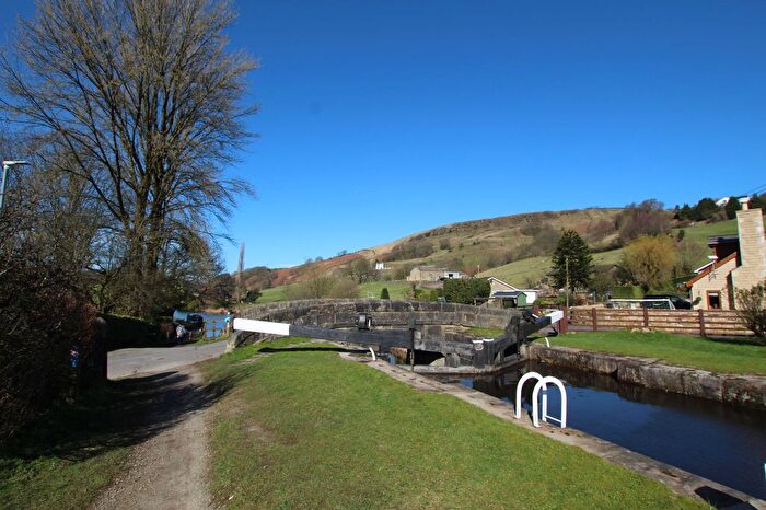 2 Bedroom Cottage For Sale In Bottomley Road, Todmorden, OL14