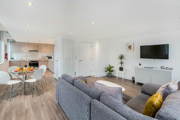 2 Bedroom Flat To Rent In High Street, London, E15