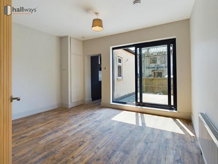 2 Bedroom Flat To Rent In Flat B, Oval Road, Croydon, CR0