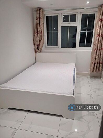 Studio To Rent In The Highway, Chelsfield, BR6