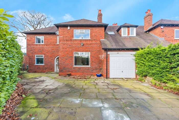 3 Bedroom Semi-Detached House For Sale In Tiverton Avenue, Sale, Greater Manchester, M33