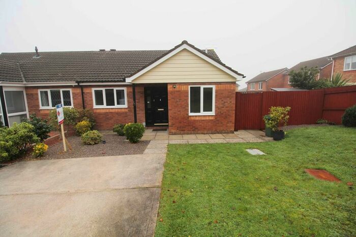 2 Bedroom Bungalow To Rent In Heol Yr Onnen, Llanharry, Pontyclun, CF72