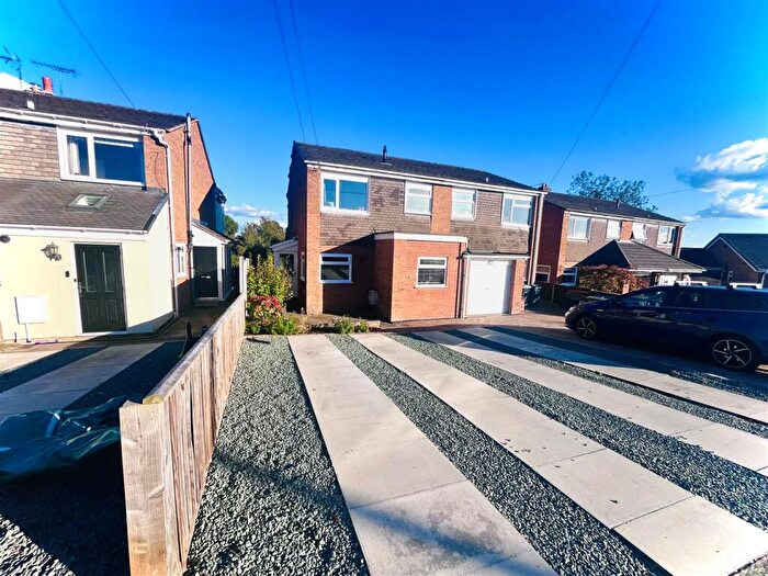 3 Bedroom Semi-Detached House For Sale In Ince Drive, Farndon, Chester, CH3