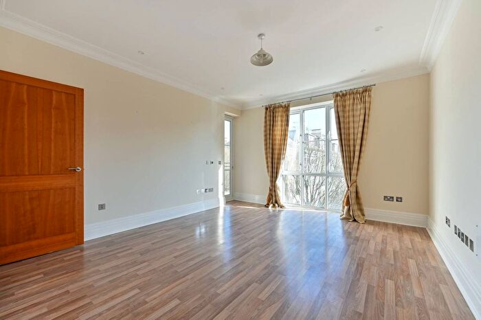2 Bedroom Flat To Rent In Kew Riverside, Kew, Richmond, TW9