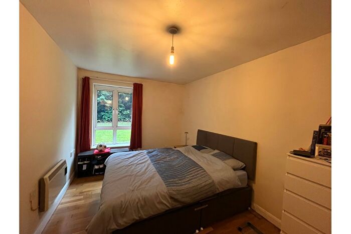 1 Bedroom Flat To Rent In Heathside Crescent, Woking, Surrey, GU22