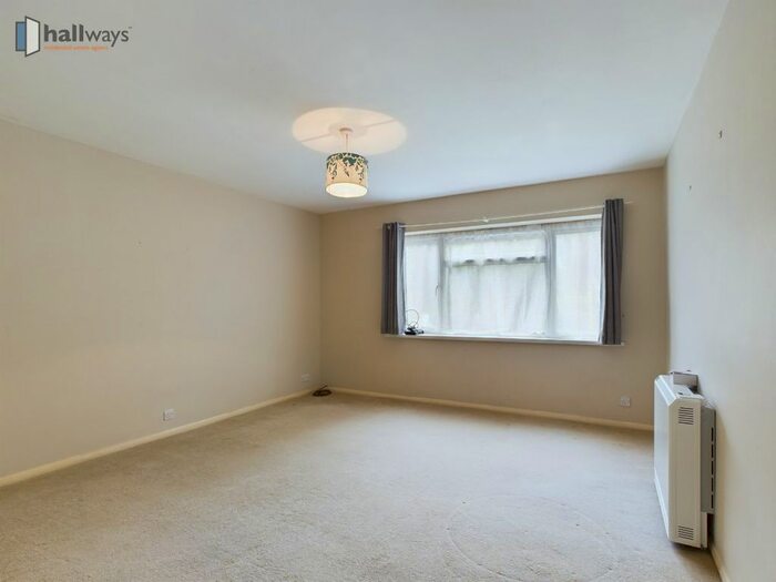 2 Bedroom Flat To Rent In Tupwood Court, Tupwood Lane, Caterham, CR3