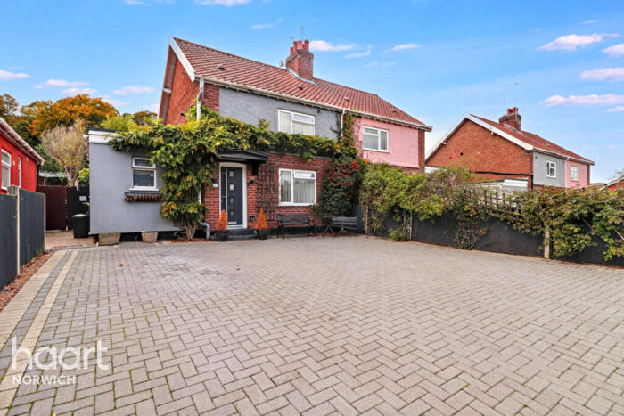 3 Bedroom Semi-Detached House For Sale In West End, Norwich, NR8