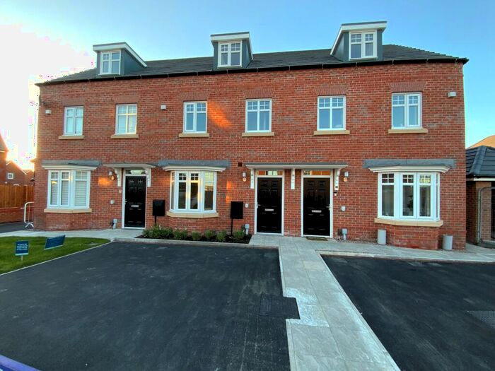 3 Bedroom Town House To Rent In Pinewood Park, Formby, L37