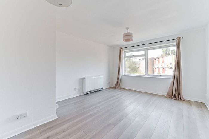 1 Bedroom Flat To Rent In Avenue Road, South Norwood, London, SE25