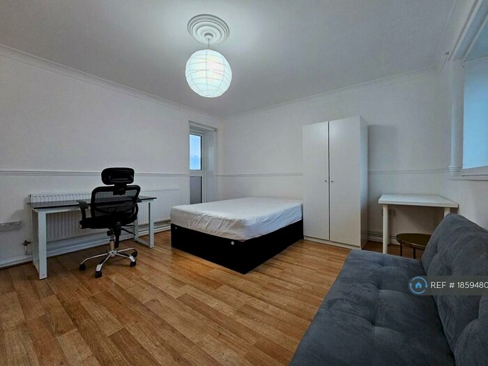 3 Bedroom Flat To Rent In Camden, London, NW1