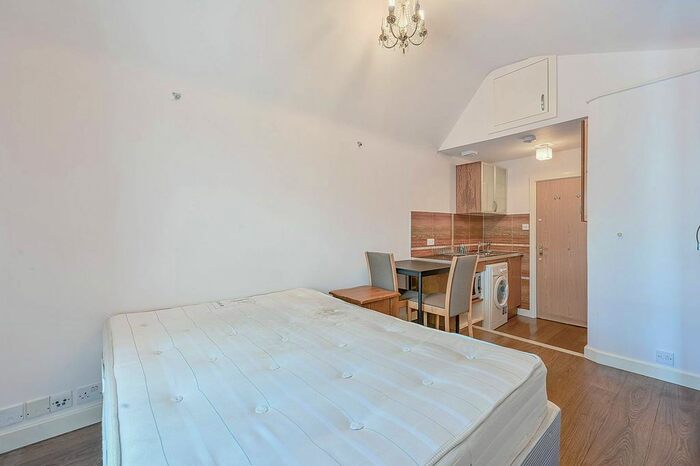Studio To Rent In Winchester Street, South Acton, London, W3