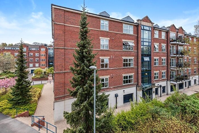 3 Bedroom Flat To Rent In Carisbrooke Road, West Park, Leeds, LS16