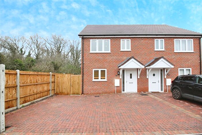 4 Bedroom Semi Detached House For Sale In Delaney Close, Tilehurst, Reading, RG30