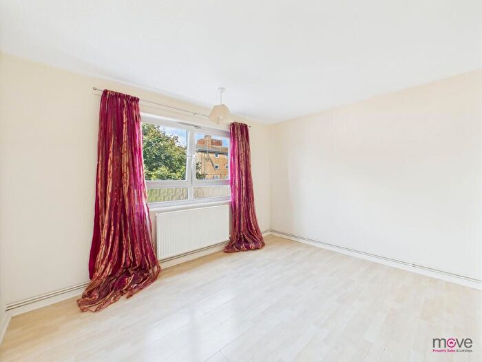 3 Bedroom Flat To Rent In The Dukeries, Gloucester, GL1