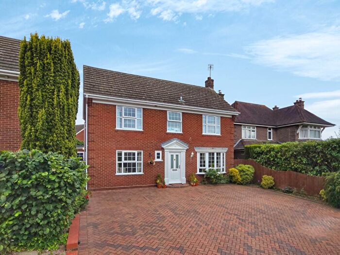 4 Bedroom Detached House For Sale In Ampthill Road, Maulden, Bedfordshire, MK45