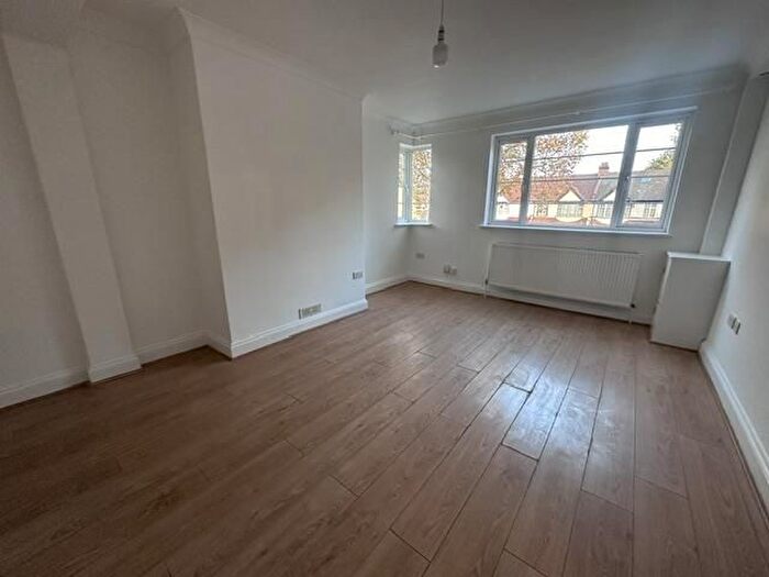 3 Bedroom Flat To Rent In London Road, Thornthon Heath, Croydon, CR7