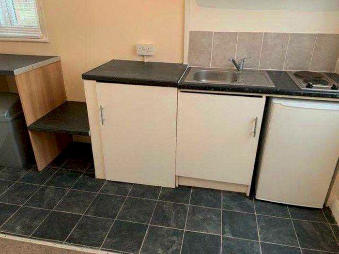 1 Bedroom Property To Rent In Satanita Road Westcliff-on-Sea, SS0