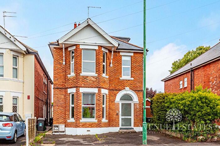 3 Bedroom Maisonette For Sale In Parkwood Road, Bournemouth, Dorset, BH5