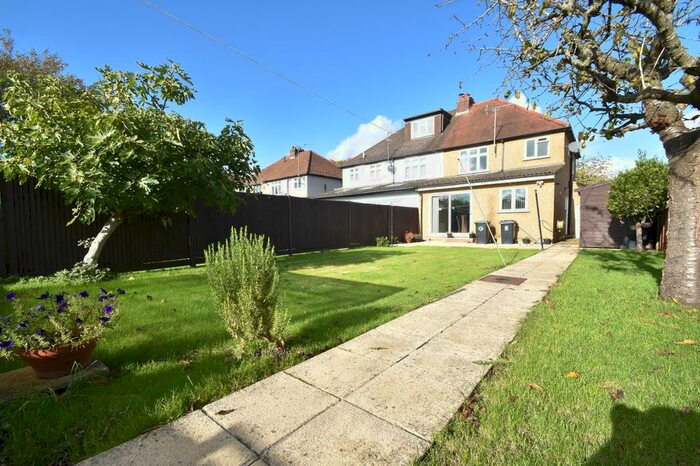 3 Bedroom Detached House To Rent In Oxford Road, Gerrards Cross, SL9