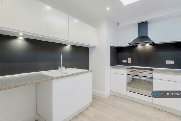 2 Bedroom Flat To Rent In Dalkeith House, Kettering, NN16