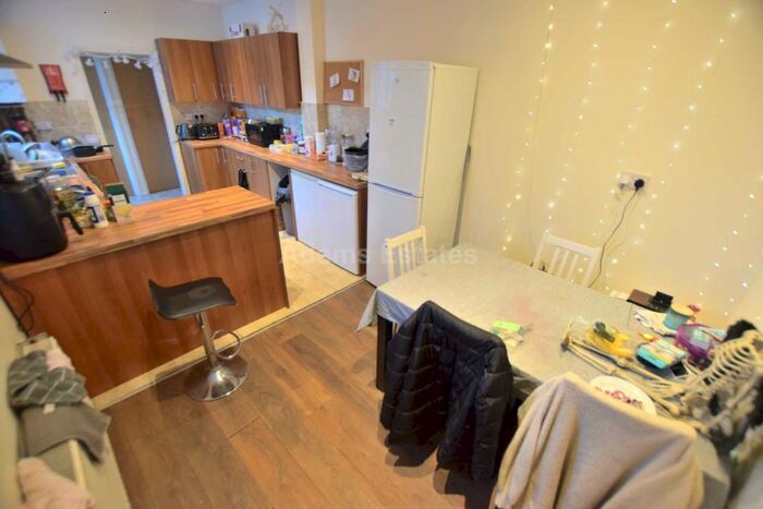 6 Bedroom Terraced House To Rent In London Road, Reading, RG1