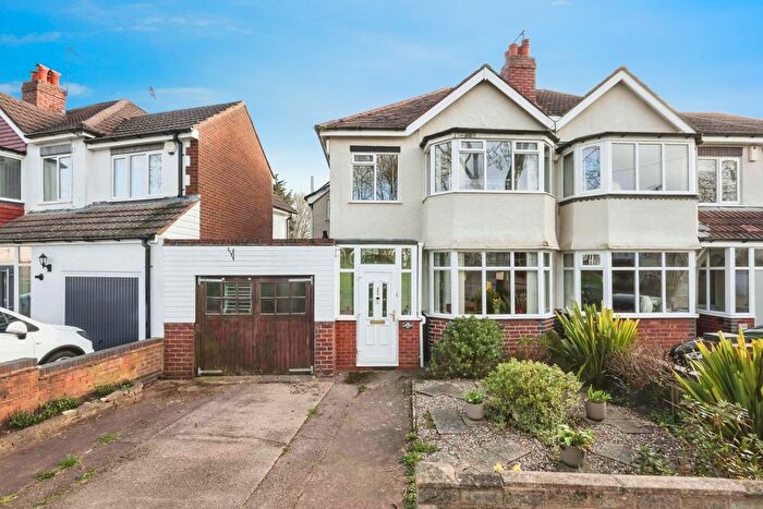 3 Bedroom Semi Detached House For Sale In Hanging Lane, Birmingham, B31