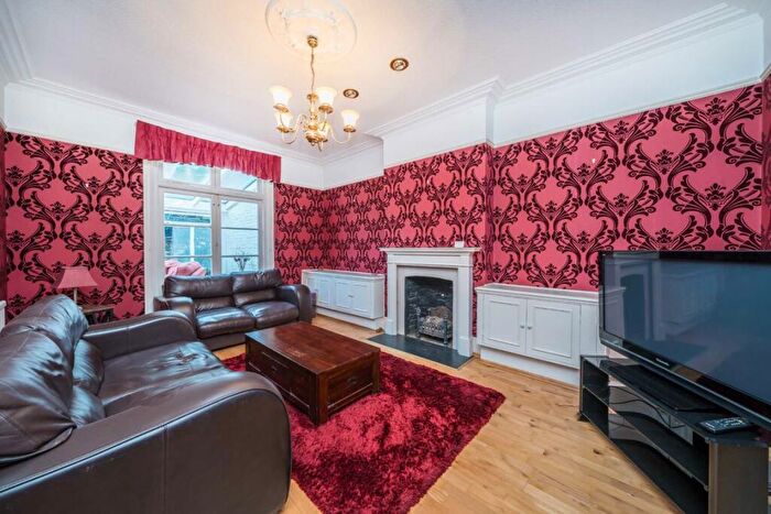 4 Bedroom Detached House For Sale In Park Road, Kingston Upon Thames, KT2 - Photo 4