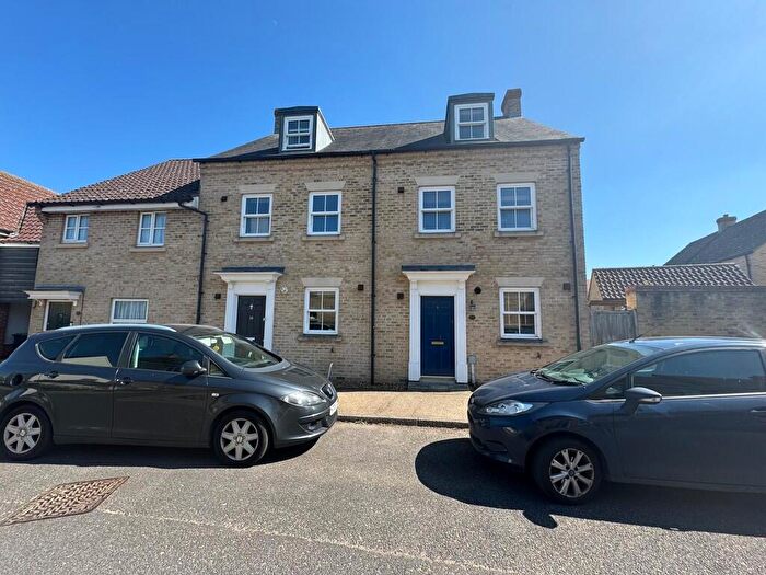 3 Bedroom Town House To Rent In Fen Way, Bury St. Edmunds, IP33