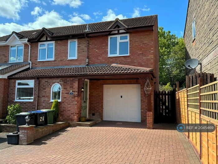 3 Bedroom Semi-Detached House To Rent In Hayward Close, Chippenham, SN15