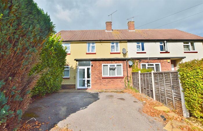 2 Bedroom Maisonette For Sale In Coniston Crescent, Slough, SL1