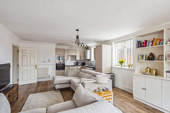 2 Bedroom Flat For Sale In College Road, Epsom, KT17