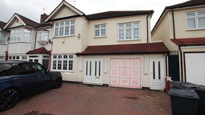 8 Bedroom Semi-Detached House To Rent In Evanston Gardens, Ilford, IG4