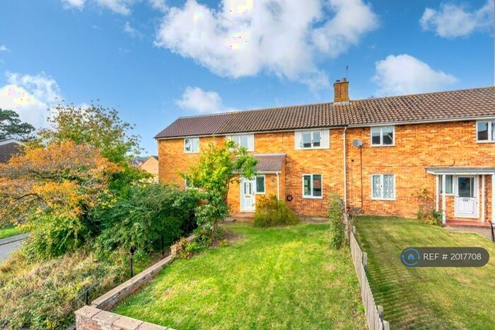 4 Bedroom Semi-Detached House To Rent In Long Chaulden, Hemel Hempstead, HP1