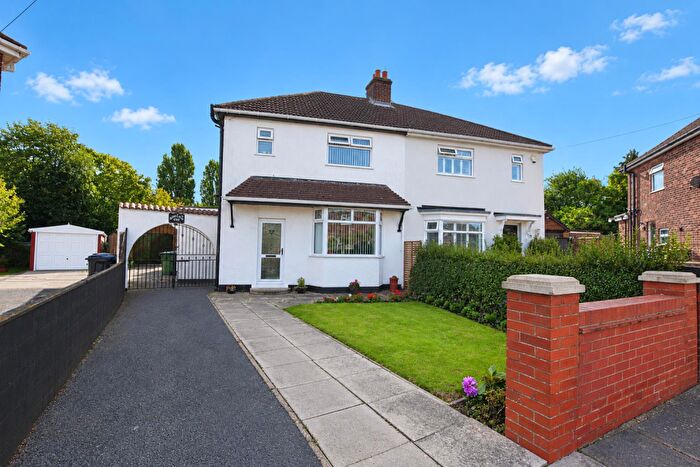 3 Bedroom Semi Detached House For Sale In Drew Avenue, Grimsby, DN32