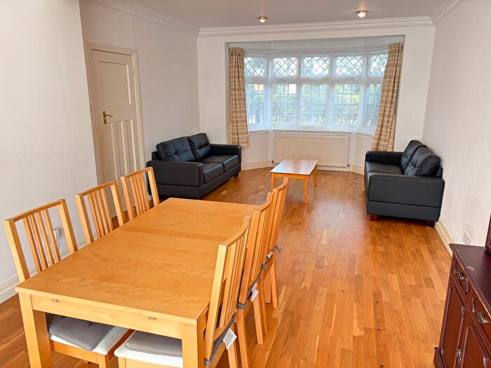3 Bedroom Semi-Detached House To Rent In Very Near Monks Drive Area, West Acton, W3