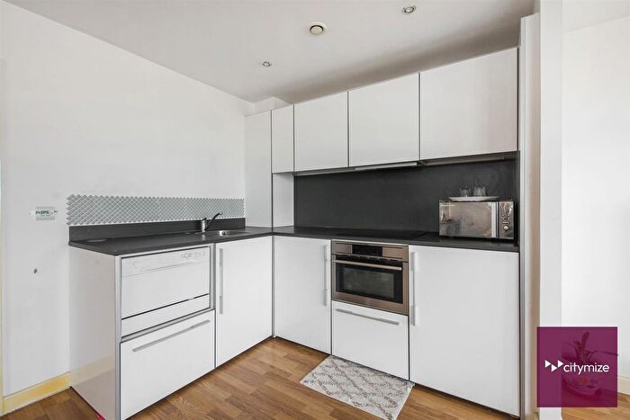 2 Bedroom Flat For Sale In High Road, Romford, RM6