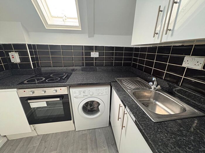 2 Bedroom Flat To Rent In Cowbridge Road East, Cardiff, CF11