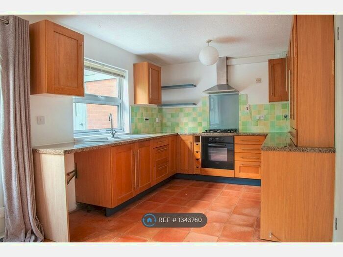 3 Bedroom Semi-Detached House To Rent In Osier Road, Nottingham, NG2