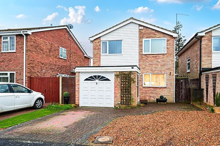 4 Bedroom Detached House For Sale In Acorn Road, Blackwater, Camberley, GU17