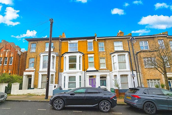Studio To Rent In Bickerton Road, London, N19