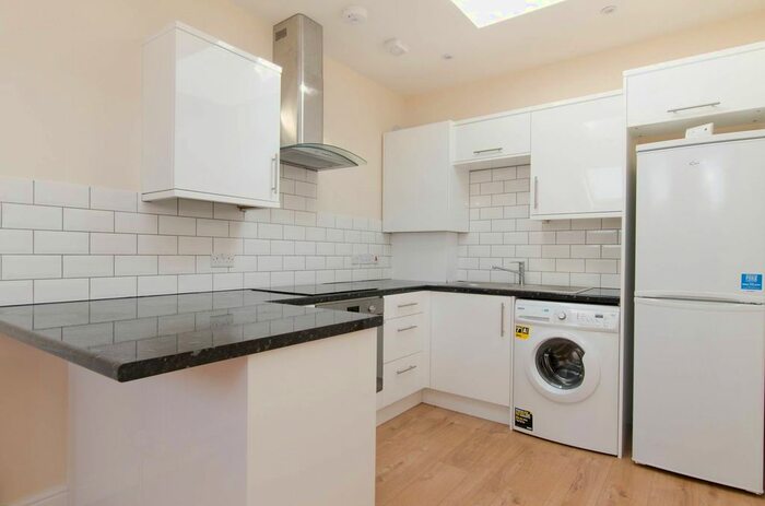 2 Bedroom Flat To Rent In Childebert Road, Heaver Estate, London, SW17