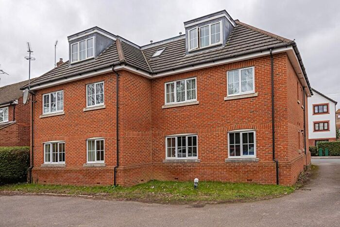 2 Bedroom Flat To Rent In Clarence Road, Fleet, Hampshire, GU51