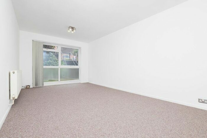 2 Bedroom Flat To Rent In Palmerston Road, Buckhurst Hill, IG9